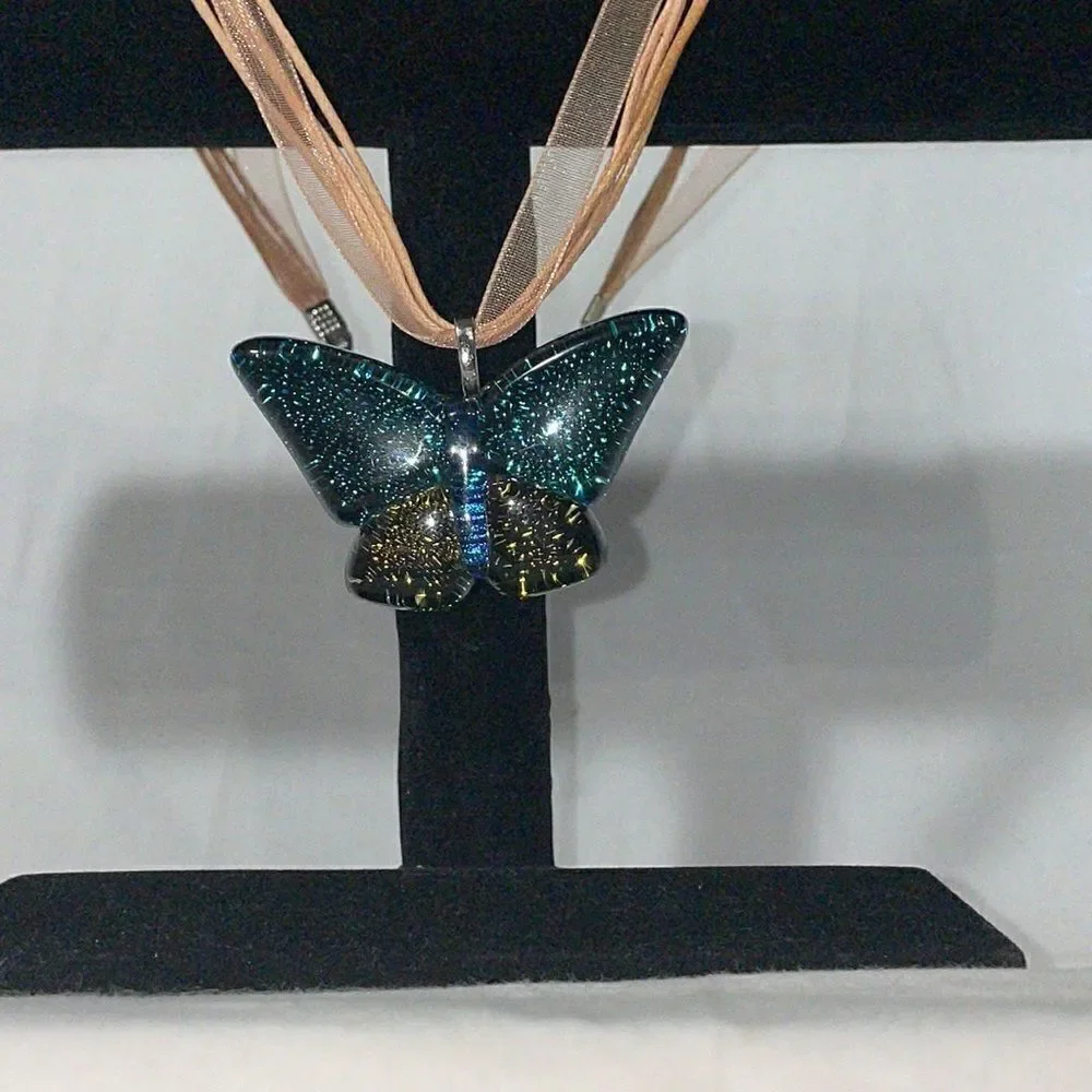 Ribbon necklace with a butterfly glass emblem
